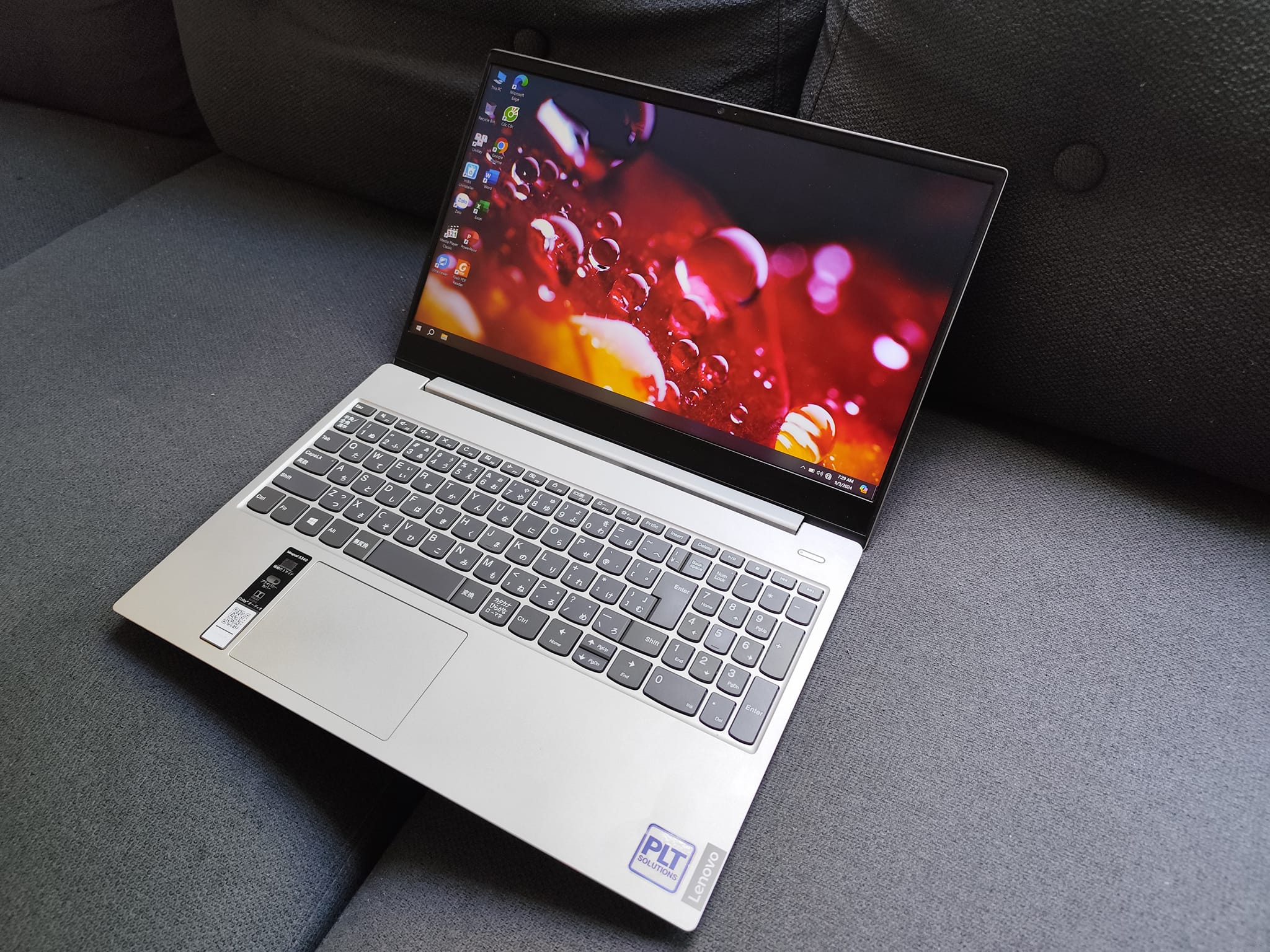 LAPTOP LENOVO 15INCH FULL HD IPS THẾ HỆ MỚI MỎNG MẠNH ĐẸP: AMD RYZEN 7-3700, RAM 8GB, SSD 256GB CÙNG PIN LÂU MANG ĐẾN TRẢI NGHIỆM CÔNG VIỆC TUYỆT VỜI